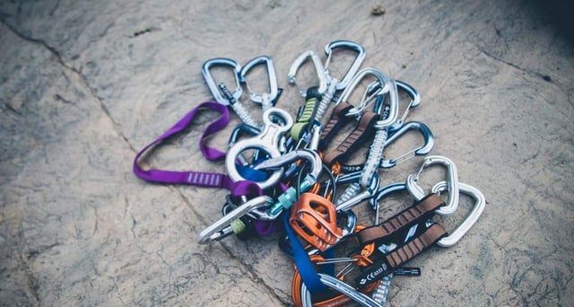 Bundle of carabiner clips